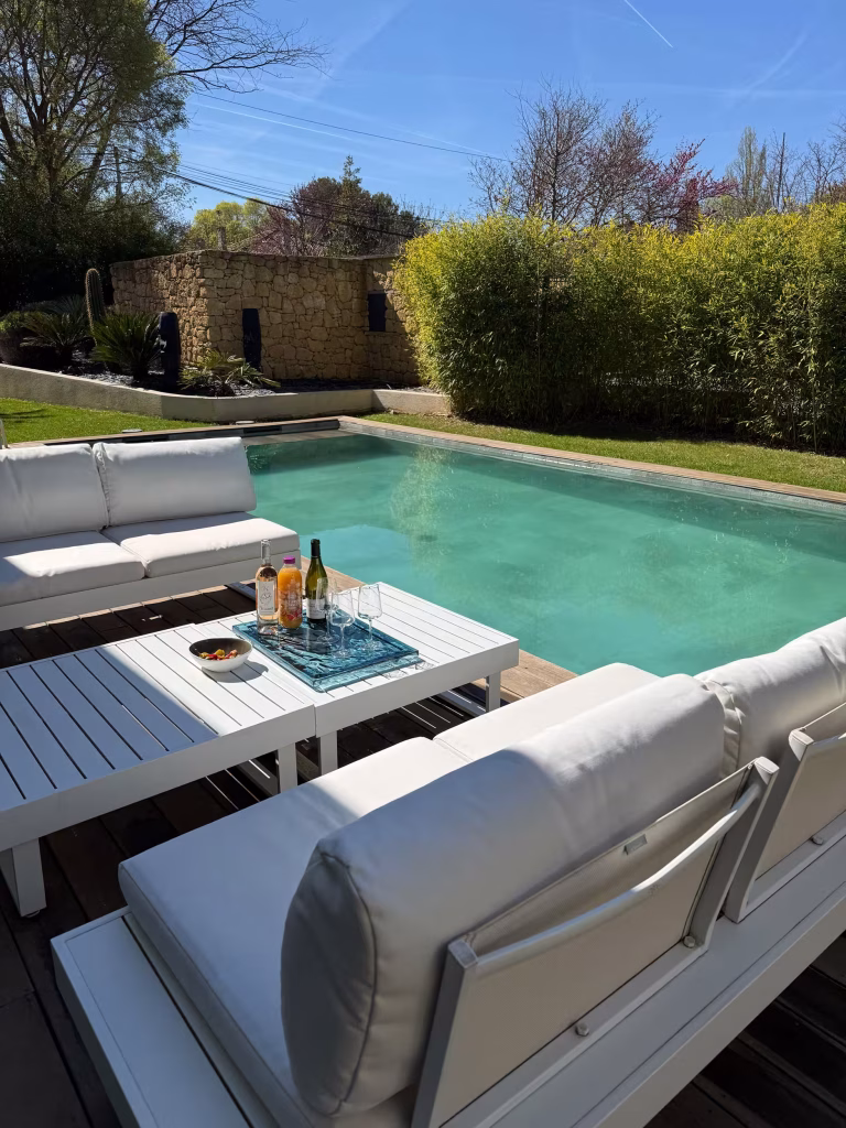 Piscine privée sécurisée et jardin méditerranéen Villa La Torse